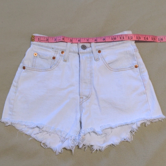 💥BUNDLE (2/$40, 3/$55)💥 LEVI’S 501 shorts high waisted - Picture 7 of 11